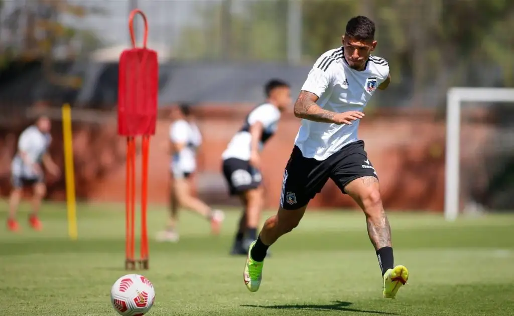 Alan Saldivia aún no puede debutar en el primer equipo de Colo-Colo.
