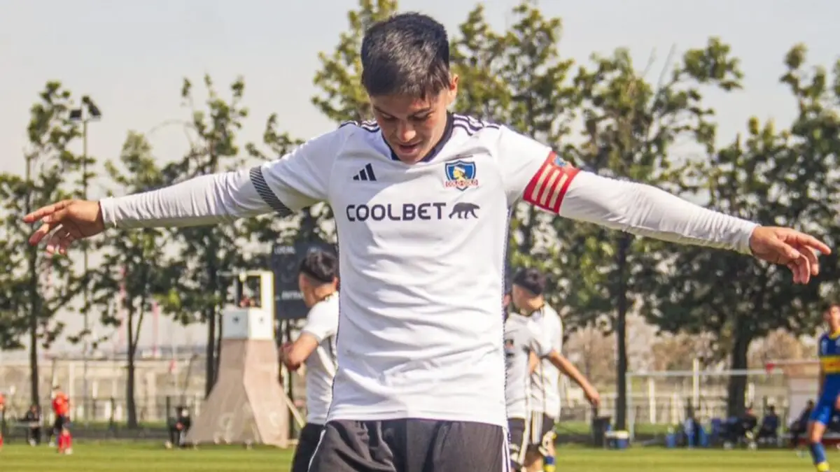 Hinchas piden subir a Bastián Silva al primer equipo de Colo-Colo.