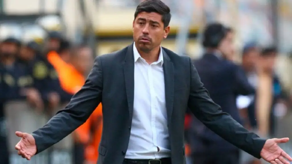 Nicolás Córdova podría asumir la banca de ‘La Roja’ de manera interina.