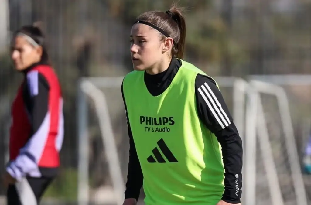 Catalina Muñoz entrena con el primer equipo de Colo-Colo Femenino.